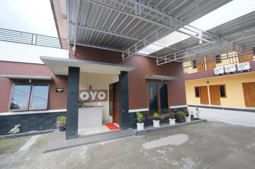 Oyo 347 Bayang Brothers Guest House Maguwo Eksteriør billede